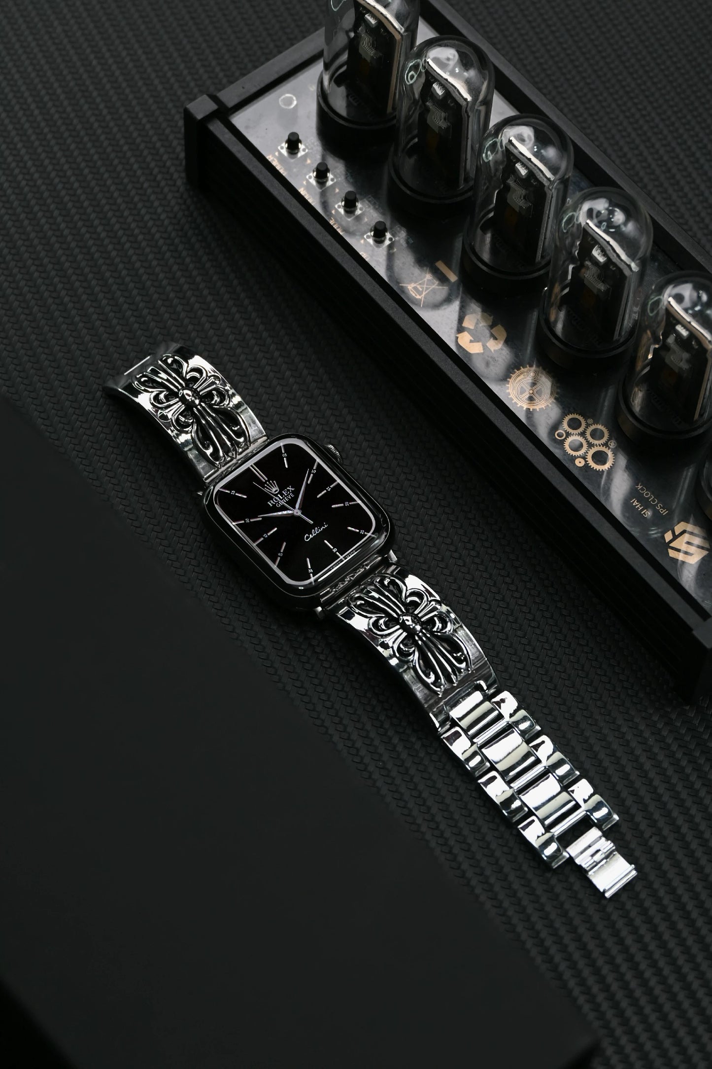 Chrome Design Retro Cross Metal Strap